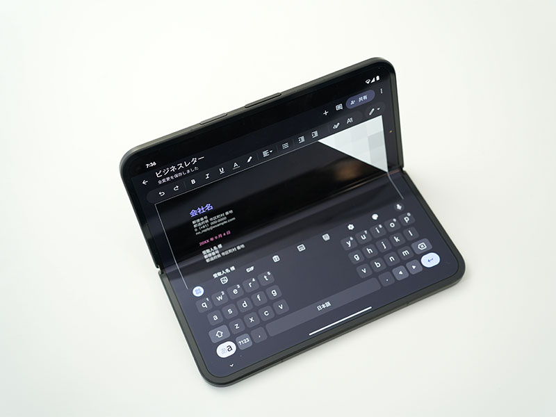 折り畳みスマホで6万円台は破格の安さ、ZTEの「Libero Flip」は