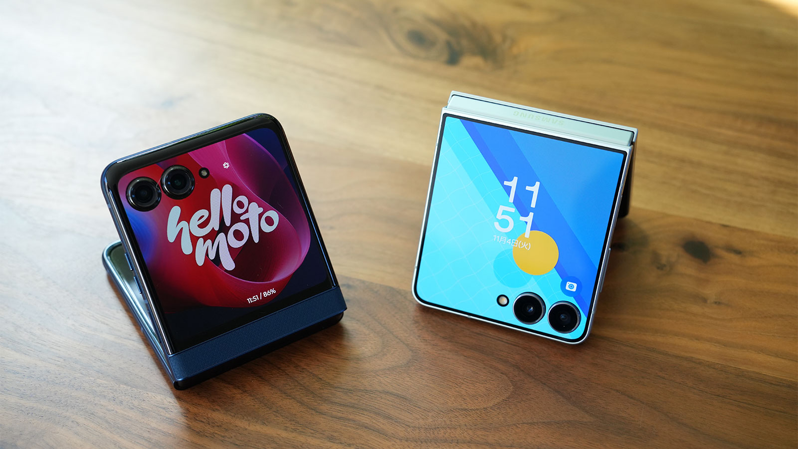 縦折れスマホ、買うならどっち　Galaxy Z Flip7とmotorola razr 60