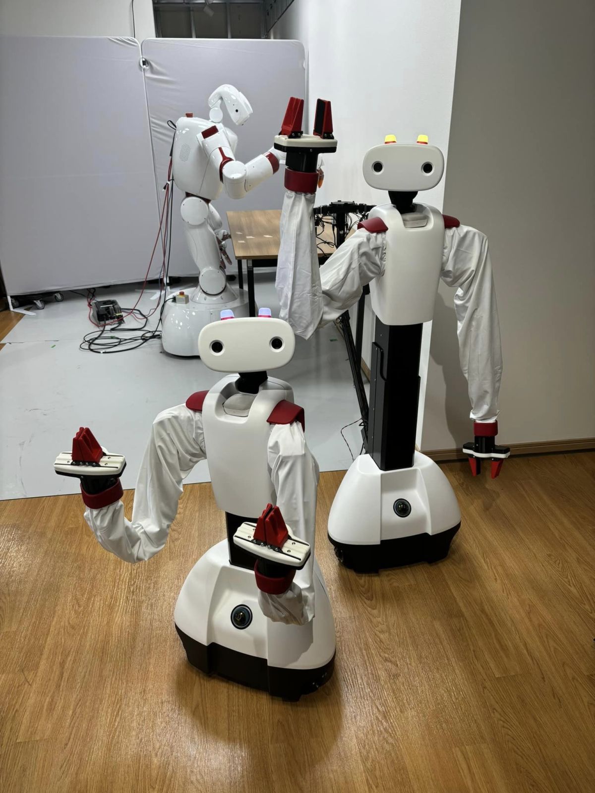 人型ロボットが自動車工場や物流倉庫へ、テスラは25年から数千台配備