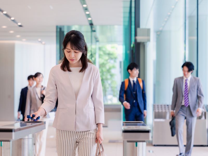 週3日以上のテレワーク実施率が減少、出社回帰する従業員に見える「戸惑い」