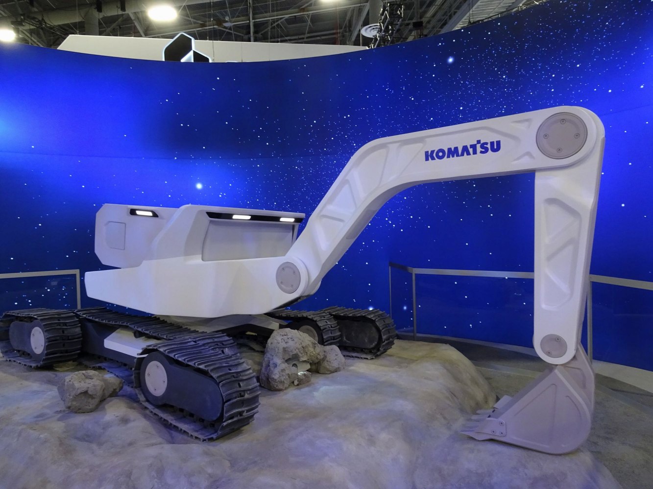月面 Max」が 息を呑むリアルさ！直径約200ミリのARに対応した月模型「LUNAR 絵画