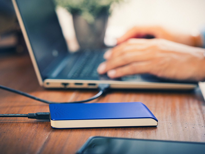 パソコンのUSB端子は規格が多様、データの高速転送や充電・映像出力の可否が決まる