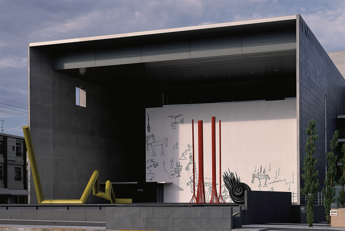 美術館の名手、谷口吉生が残した「額縁」建築の美学を写真で振り返る