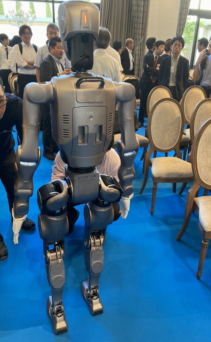 中国ロボアーム大手がヒューマノイド、発展途上ながら作業能力に期待