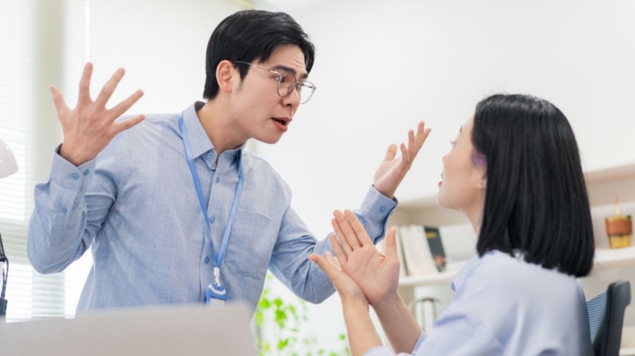 「謝らない」「聞かない」「教えてもらわない」、ヘルプシーキング行動で解消