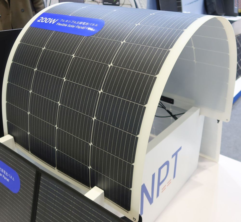 フレキシブルな薄型の結晶シリコン（Si）太陽電池