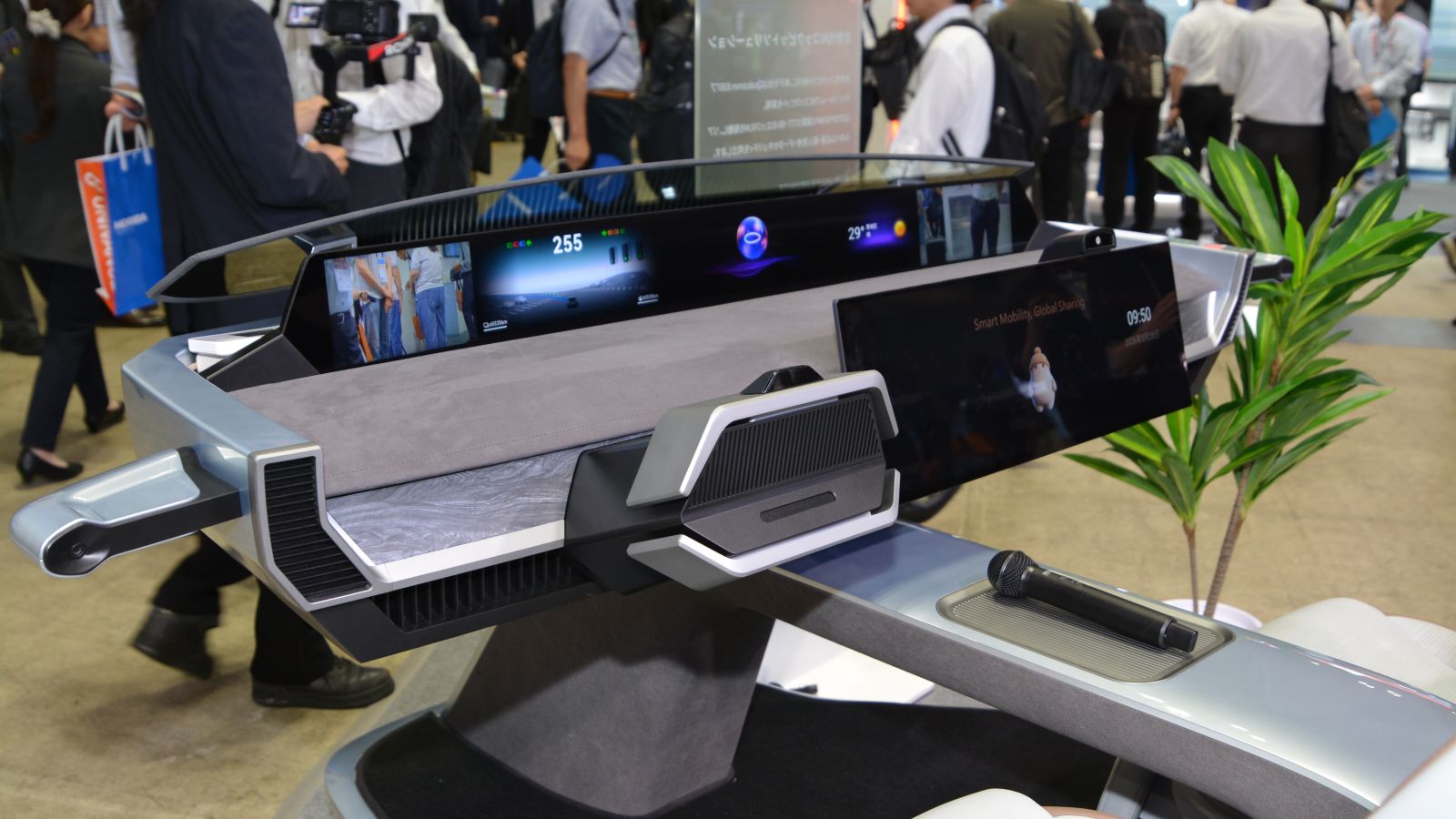 JDI開発の透明ディスプレーに見た“置くAR”の可能性 | 日経クロステック