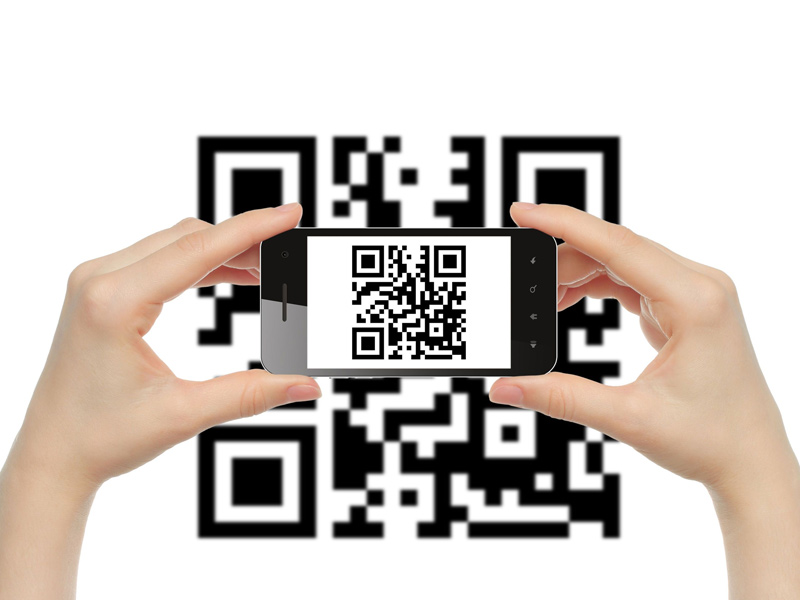 パソコンに表示されたQRコードの読み取りにスマホは不要、標準アプリで可能