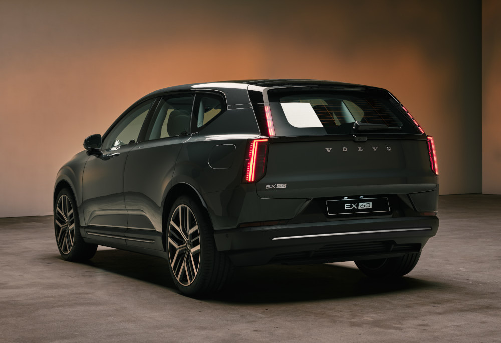 Volvoの新しい中型EV-SUV「EX60」、四輪駆動で航続距離810km（2ページ