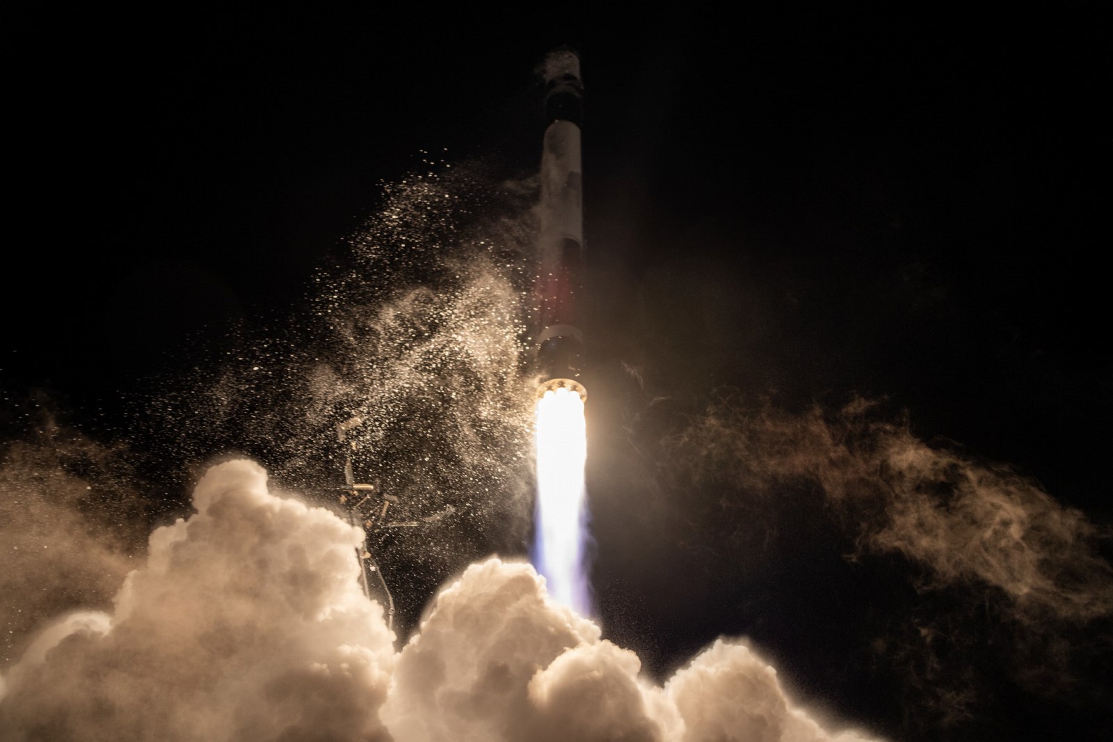 小型ロケットの雄、1.3兆円買収で宇宙総合企業へ スペースXに対抗