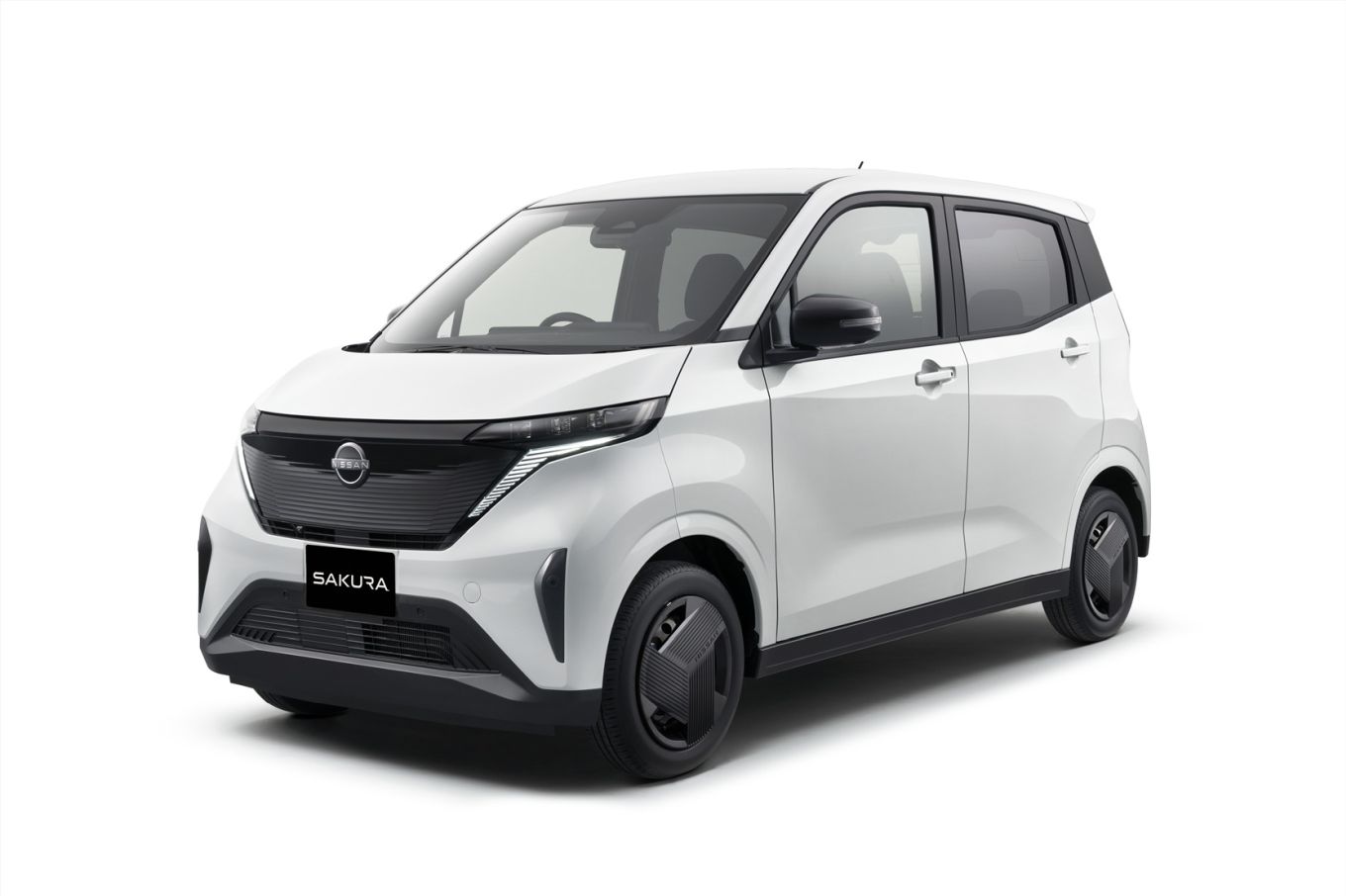 日産、軽EV「サクラ」を26年夏に部分改良 戦略的価格でBYD対抗か