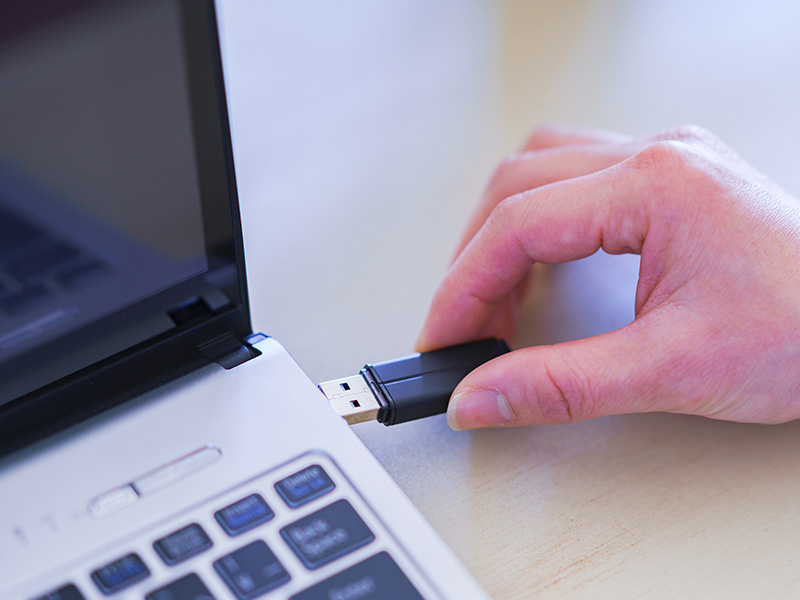 無料OS「ChromeOS Flex」の使い勝手を体験、まずはUSBメモリーからお試し起動