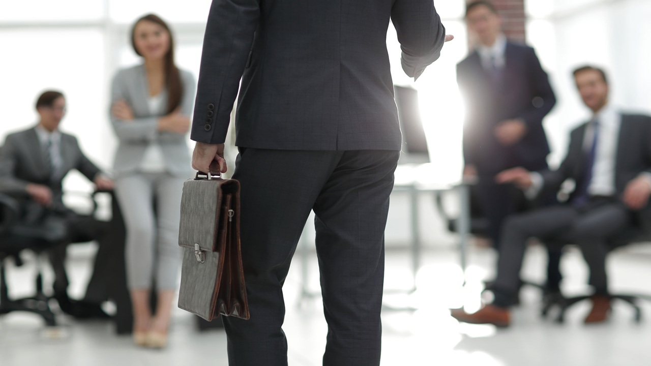 平均残業が月10時間未満はSCSK・NEC・日立・富士通、有給取得率80％超は5社