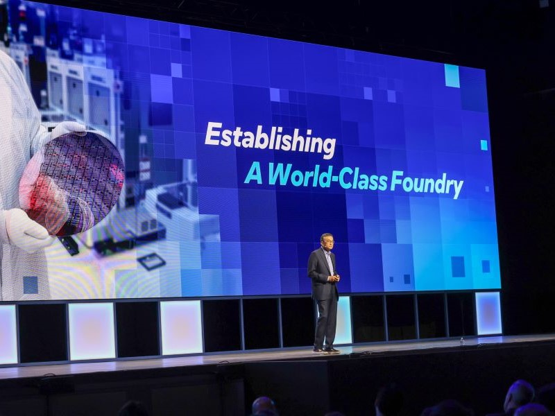 先端半導体、1.4ナノの開発本格化　インテルは退路断つ