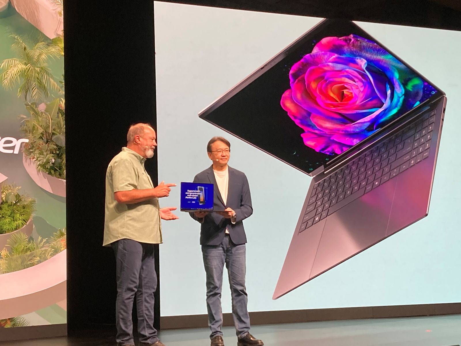 Intel 18A搭載製品ついに、エイサーが16インチOLED搭載の軽量ノートPC