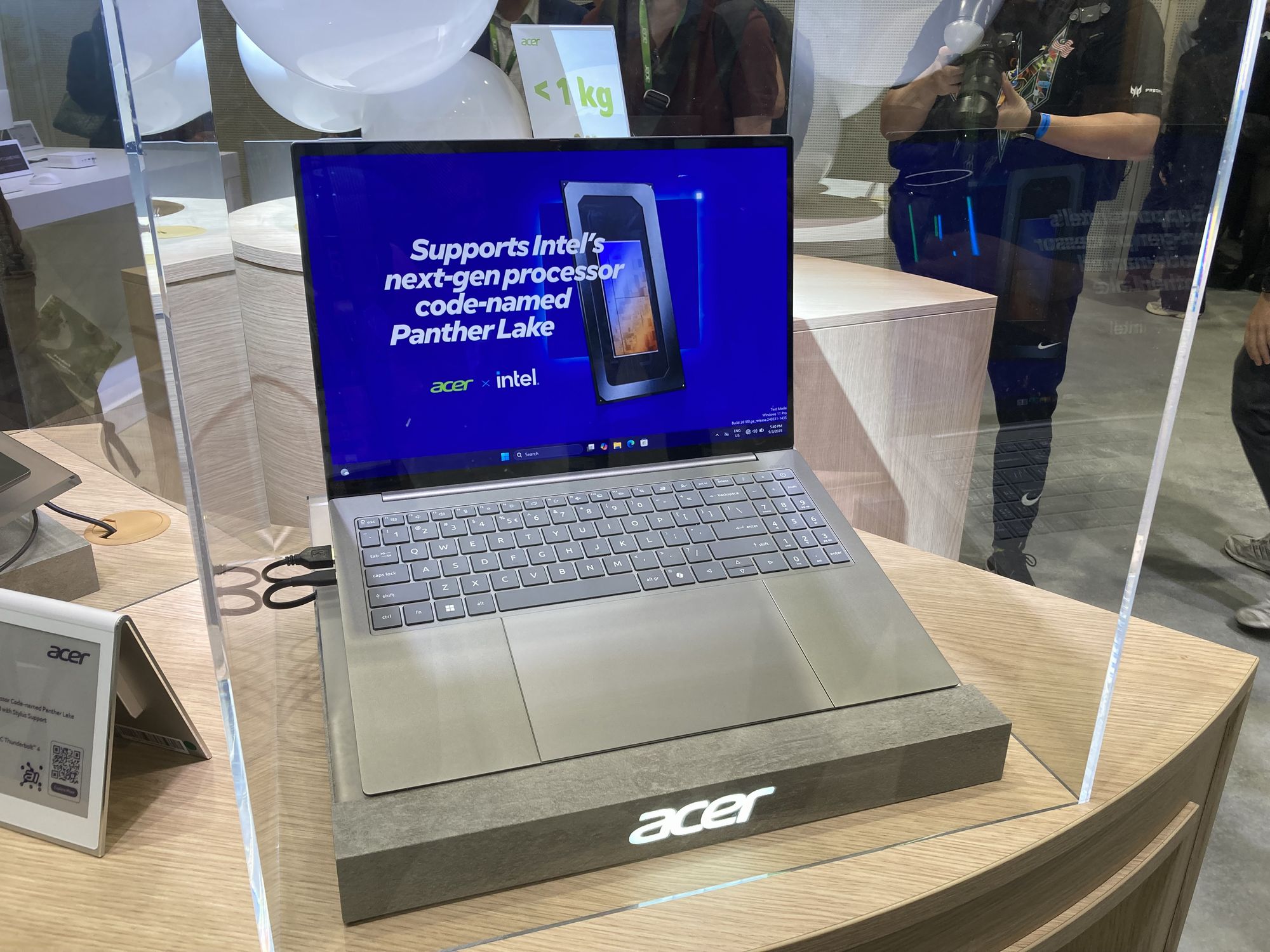 Intel 18A搭載製品ついに、エイサーが16インチOLED搭載の軽量