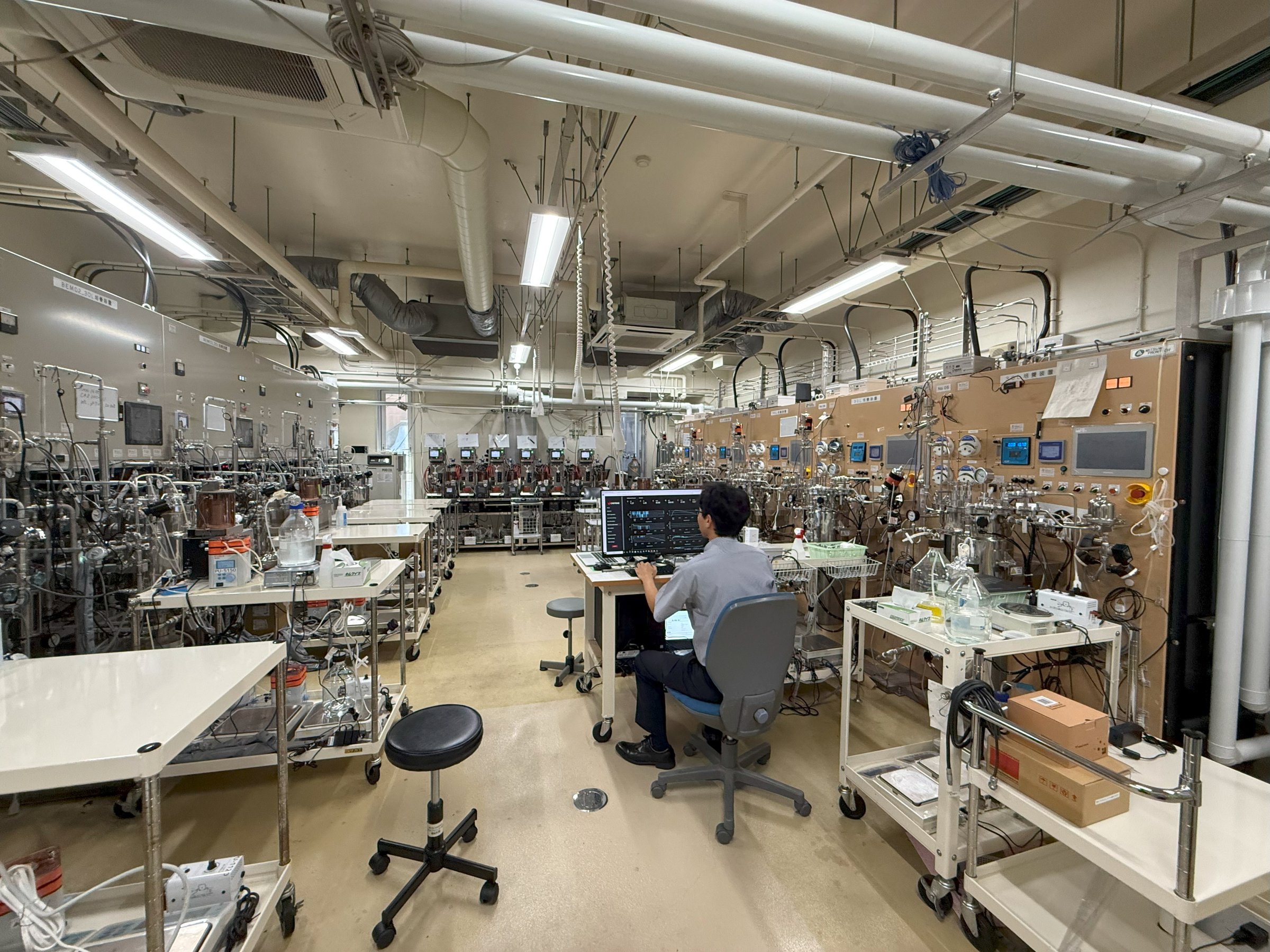 万博・日本館の主役は微細藻類ものづくり、発電所のCO2で大量培養も（2