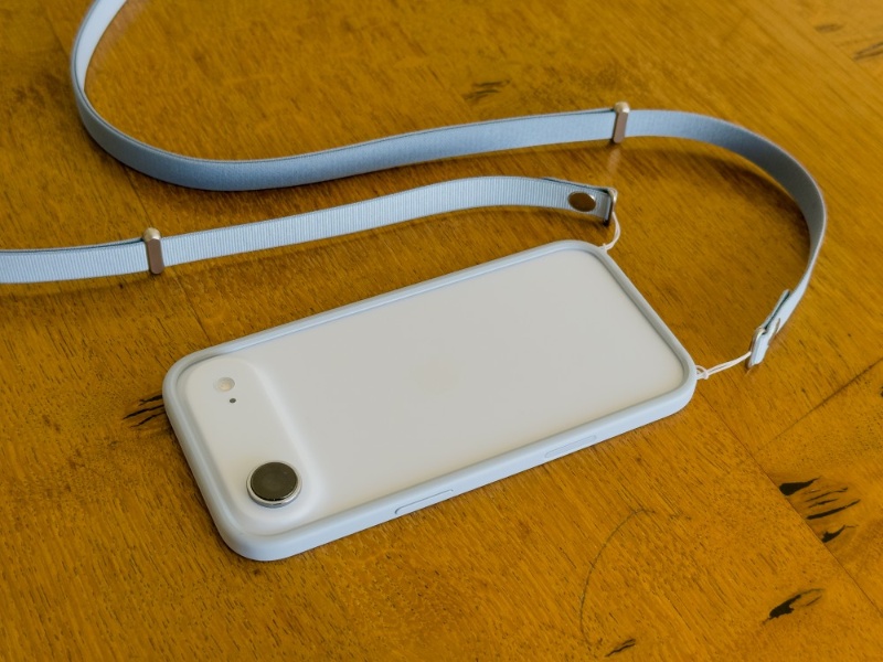 試して分かった「iPhone Air」の薄さと性能、純正アクセサリーも魅力 | 日経クロステック(xTECH)