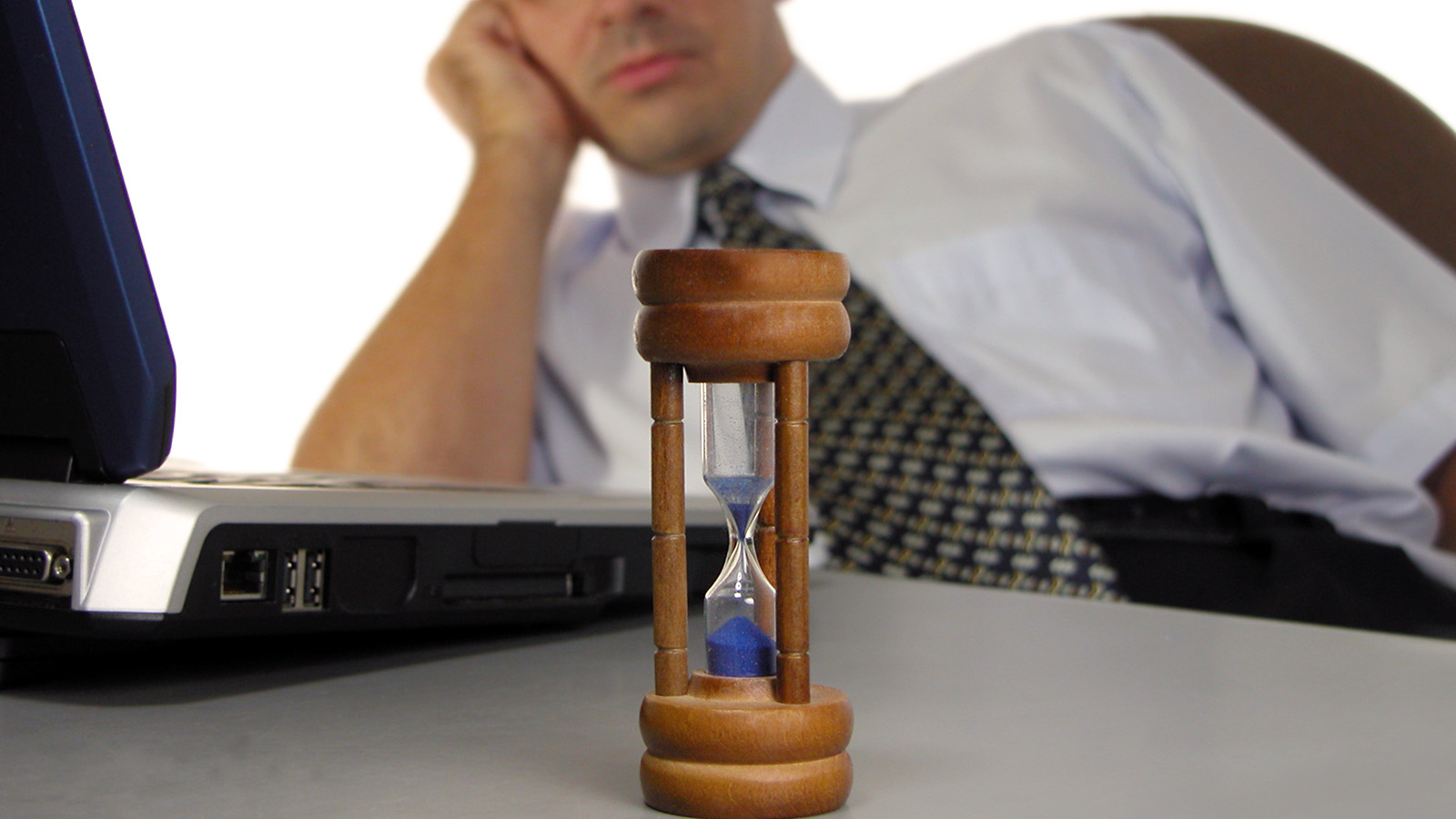 最新版で遅くなったWindows 11　起動時間が延び、アプリの処理性能も低下