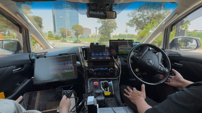 チューリング、E2E自動運転にLinux コンテナ・Pythonでテスラ追う