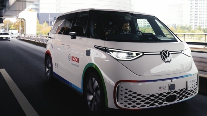 ボッシュやオモビオ、E2E自動運転戦略は3段階 カメラ・ミリ波は減少へ