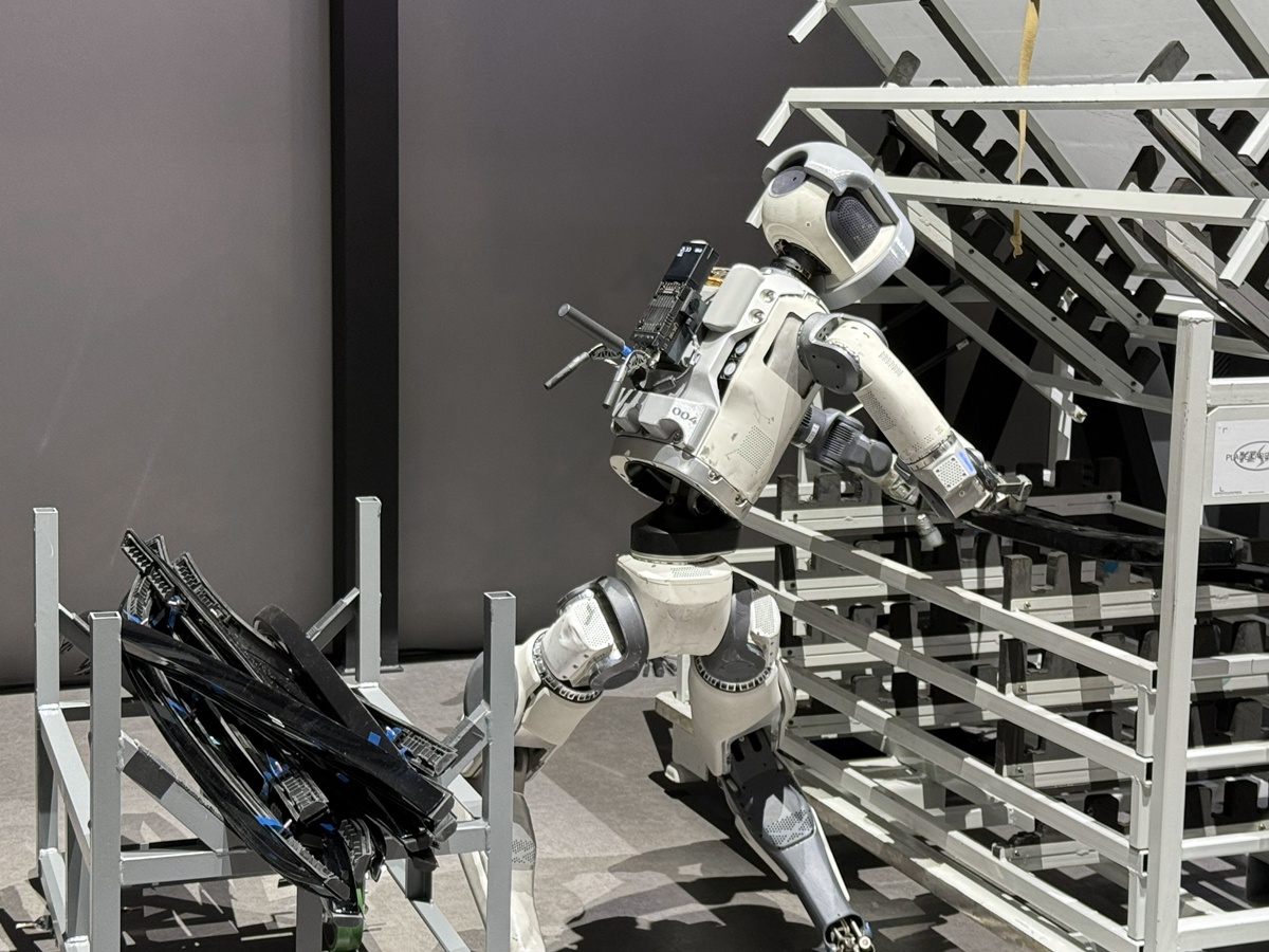 人型ロボットが世界を席巻 EV・半導体の作り手に、家事も担う（2ページ