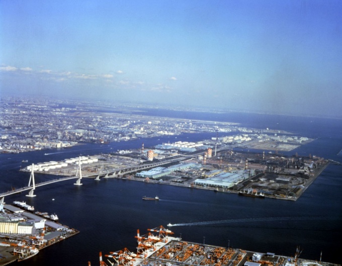 東日本製鉄所(京浜地区)。JFEスチールは製鉄で日本の産業を支えてきた