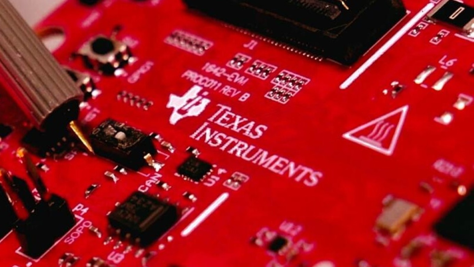 TI、E2E自動運転向けSoC開発　1200TOPSでNVIDIAに挑戦