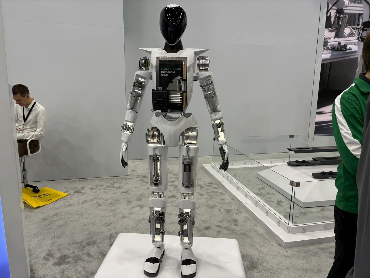 客寄せパンダから役立つ人型ロボへ、鍵握るアクチュエーターで開発競争