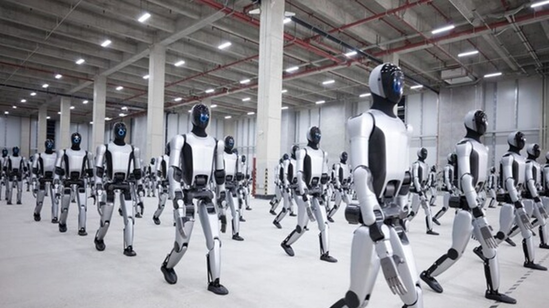 人型ロボットの「現場力」、自動車工場で磨く　中国UBTECH