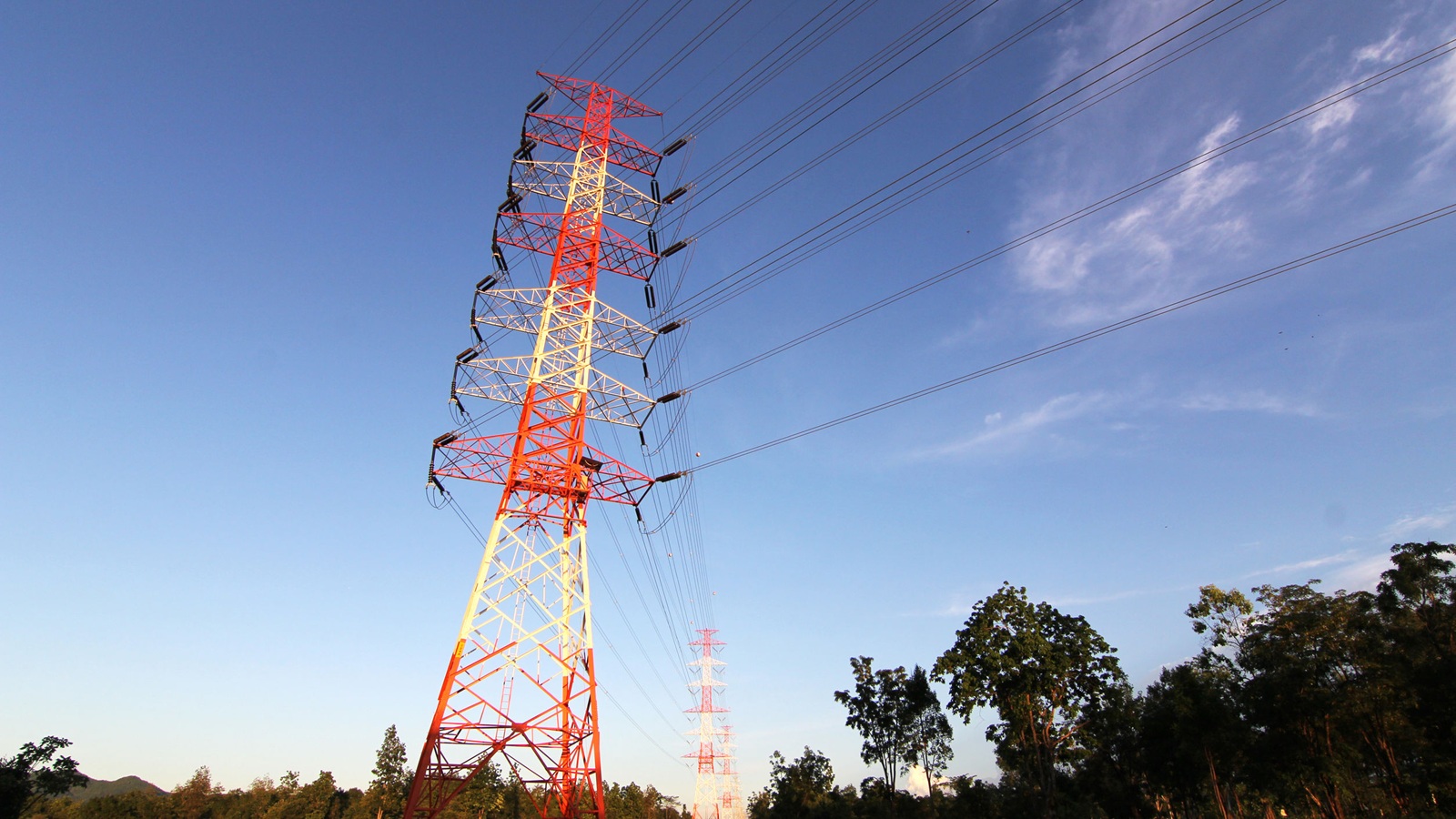 次世代AIデータセンター、パワエレ刷新　800V化と巨大蓄電装置が必須