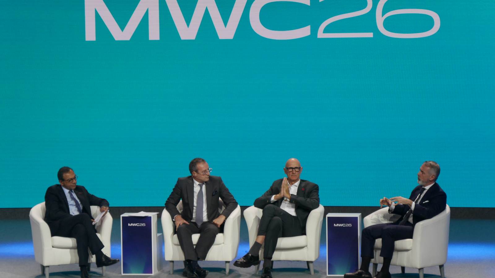 MWC基調講演、欧州通信大手に危機感　「自前の衛星通信網が必須」