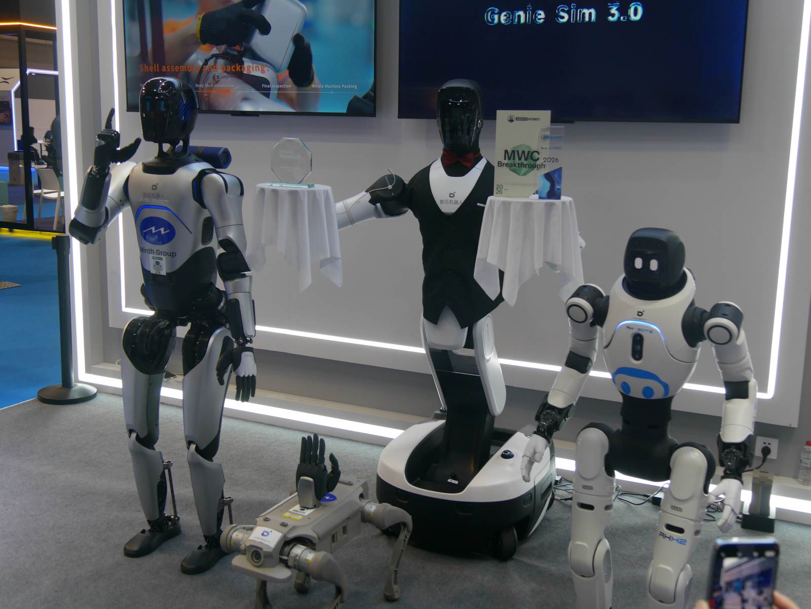 図1　MWC Barcelona 2026では人型ロボットの展示が相次いだ（写真：日経クロステック）