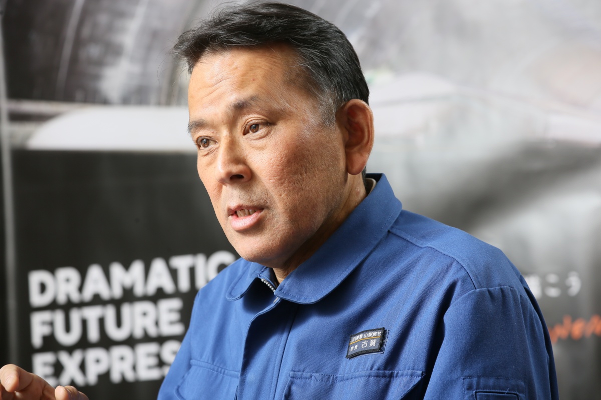 山梨実験センター所長の古賀氏が取材に応じ、リニアの開発状況を語った（写真：栗原克己）