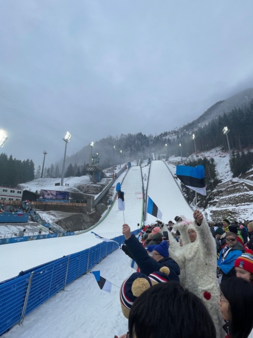 ジャンプ競技の会場では欧州からの観客が目立っていた(写真:宮田誠)