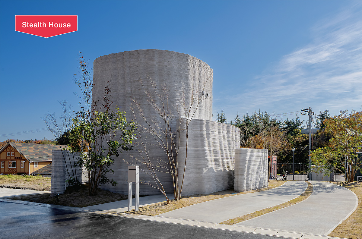 2025年11月に完成した2階建ての3Dプリンター住宅（写真：オノコム）