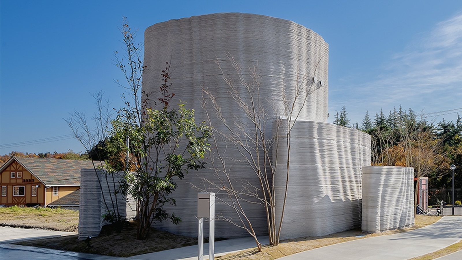 日本初の2階建て3Dプリンター住宅、スタートアップの挑戦に視察多数