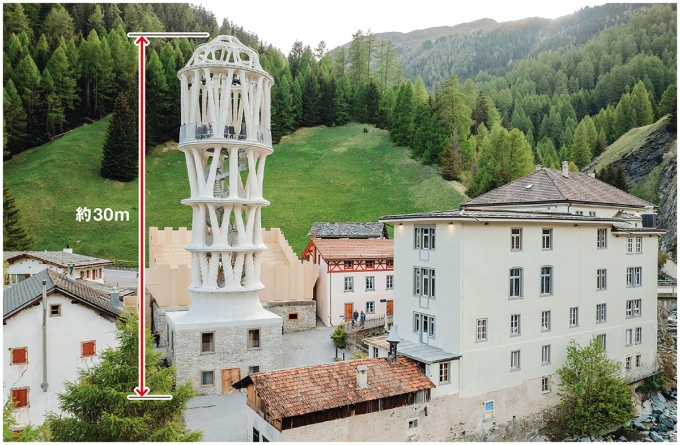 3Dプリンター建築で世界一の高さを誇る白い塔「Tor Alva」。基礎を含めて約30mある(写真:Birdviewpicture)