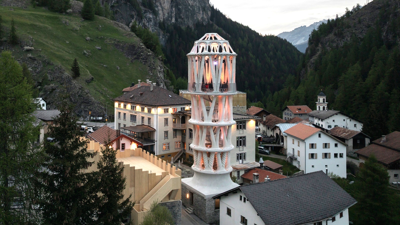 スイスの世界一高い3Dプリンター建築、30mの「白い巨塔」最高層に劇場