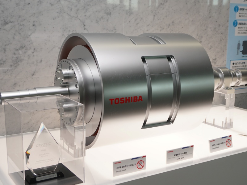 超電導モーターは従来型モーターと比べて出力を保ったまま大幅に小型・軽量化できる（写真：日経クロステック）