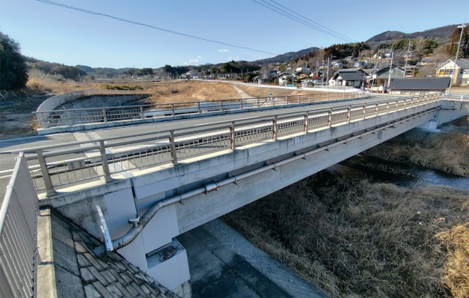 外城橋の全景。右奥に見えるのが耐力不足と指摘されたA1橋台(写真:日経クロステック)