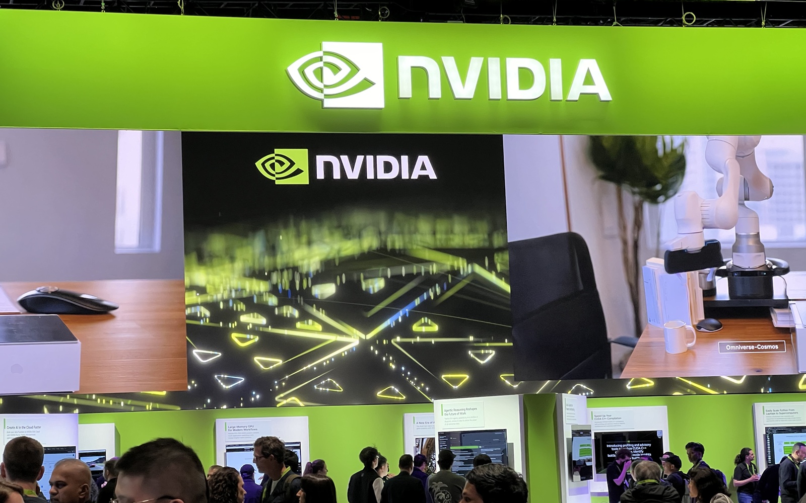 エヌビディアの「GTC 2026」ではフィジカルAIやエージェント型AI、次世代半導体が注目されそうだ。写真は2025年のGTCの様子（写真：日経クロステック）