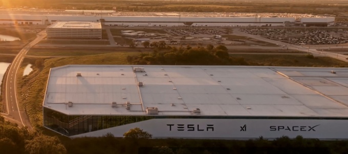 テラファブのイメージ。生産する半導体の用途については、8割を人工衛星や太陽光発電などの宇宙向けに、2割を自動運転車や人型ロボットなど地上向けに充てるとする(出所:テスラ)