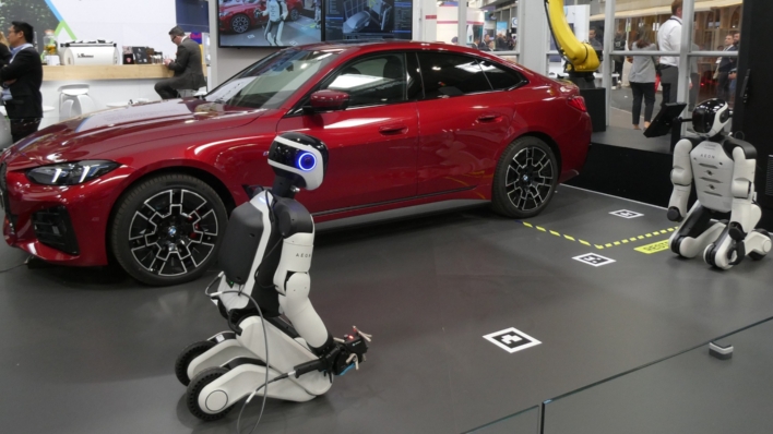 BMWの自動化は第4段階へ、「人型ロボは既にクルマ3万台の製造に活用」