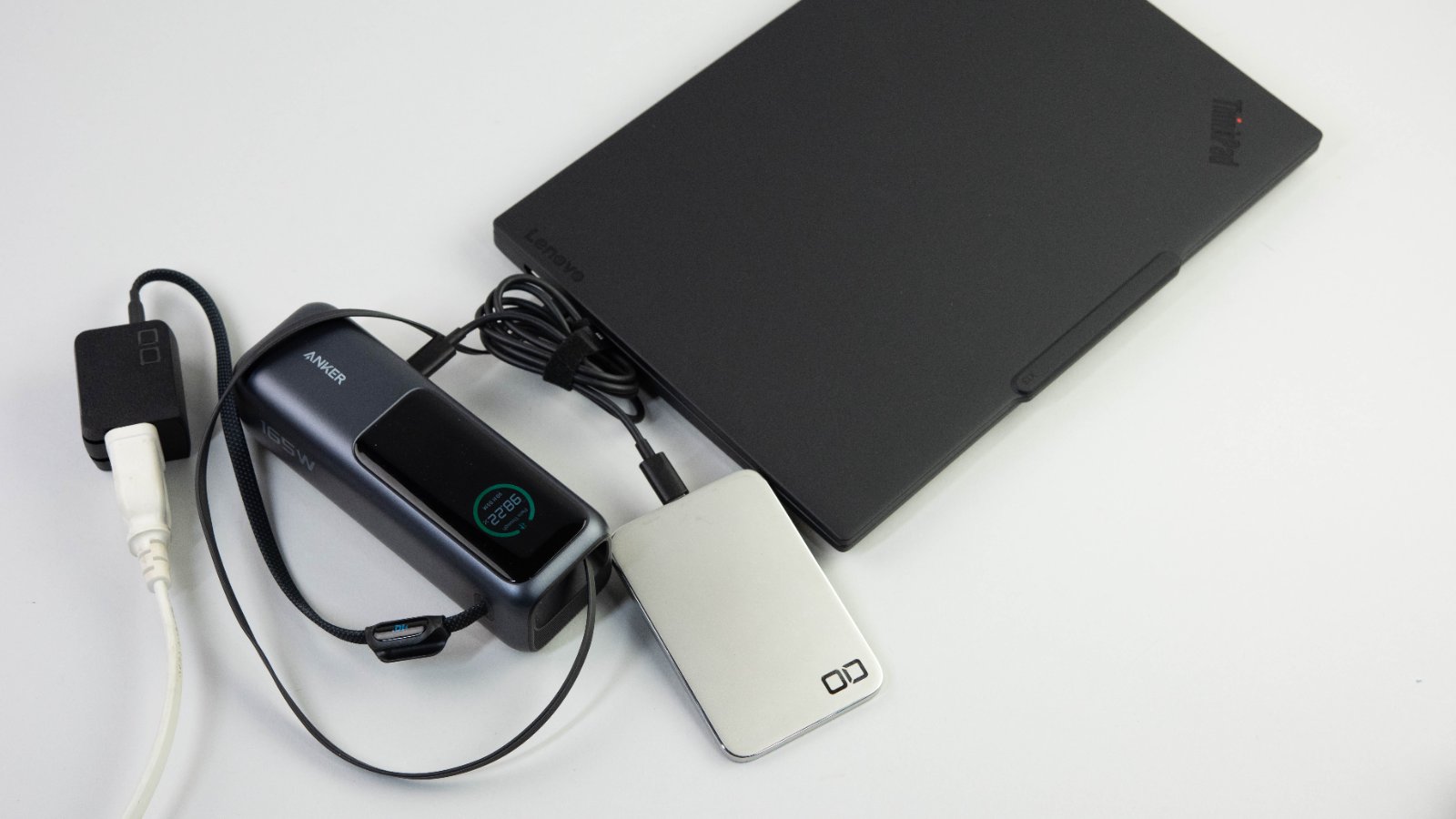 休日向けモバイルバッテリー、脱ハイスペックで軽量化　場面別の選び方
