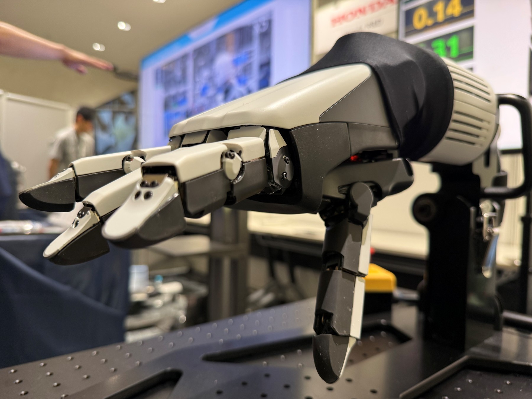 ホンダ、800万回動く「別次元」のロボハンド ASIMOの教訓生かし手に特