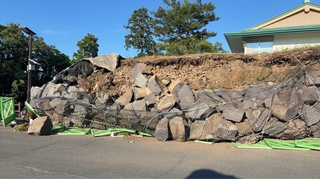 2026年7月28日の地震で崩落した加藤神社付近の熊本城の石垣。同神社は初代城主の加藤清正を祭神とする（写真：加藤神社）