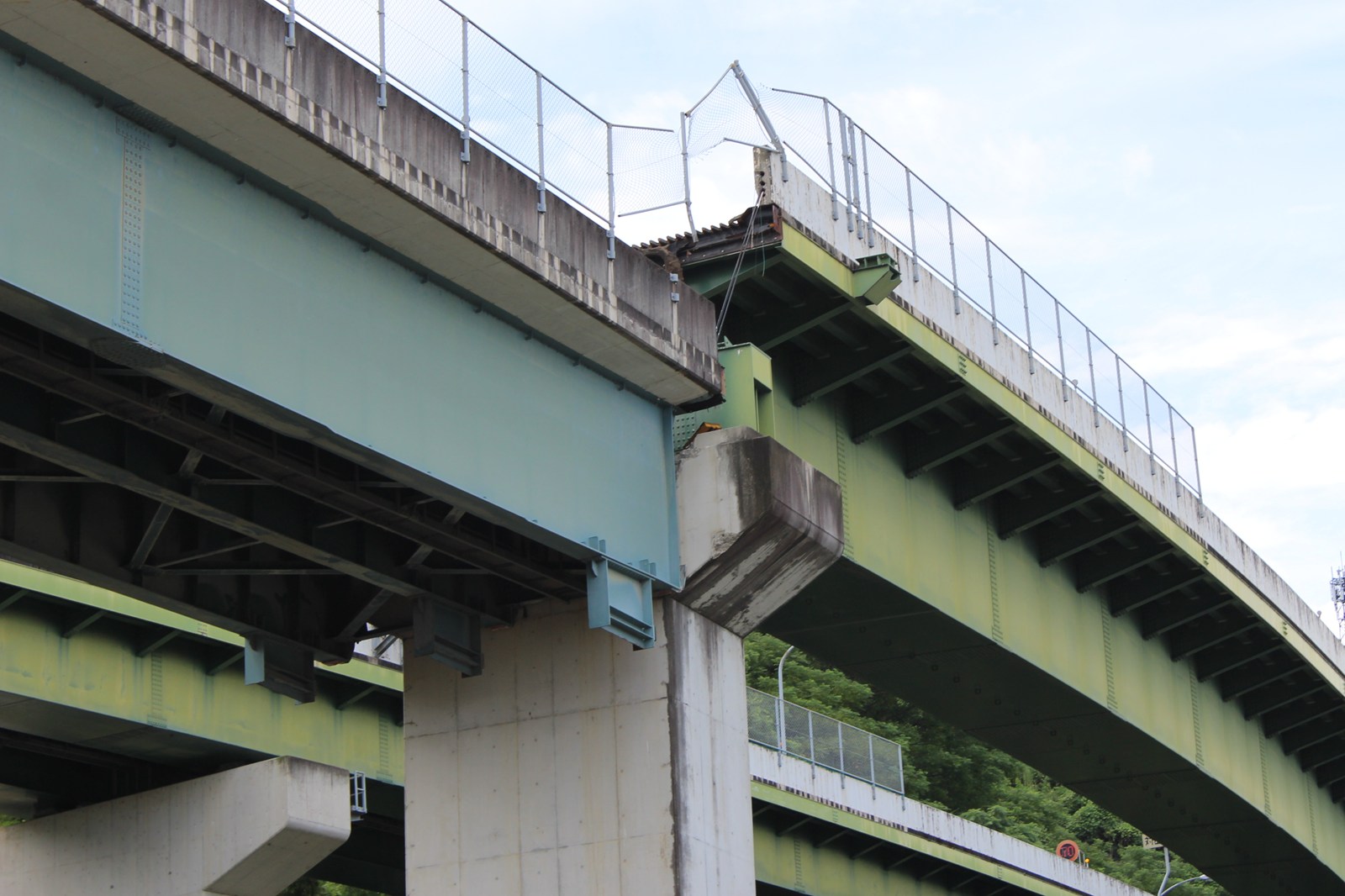 桁が外れた南九州道の高架橋、上部工一部交換で復旧に2年 熊本地震