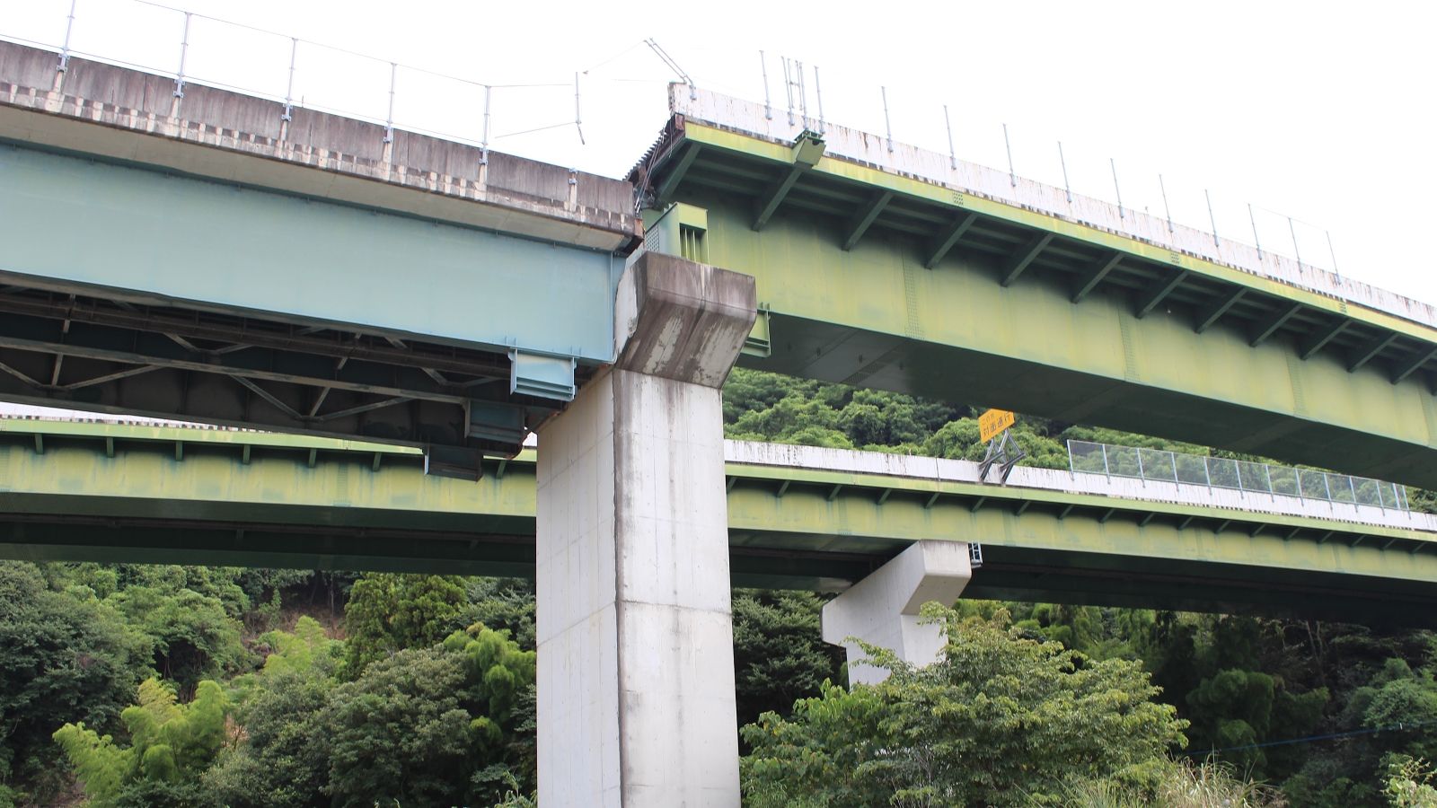 熊本地震で桁がずり落ちた高架橋、上部工を連続桁で復旧　28年末開通