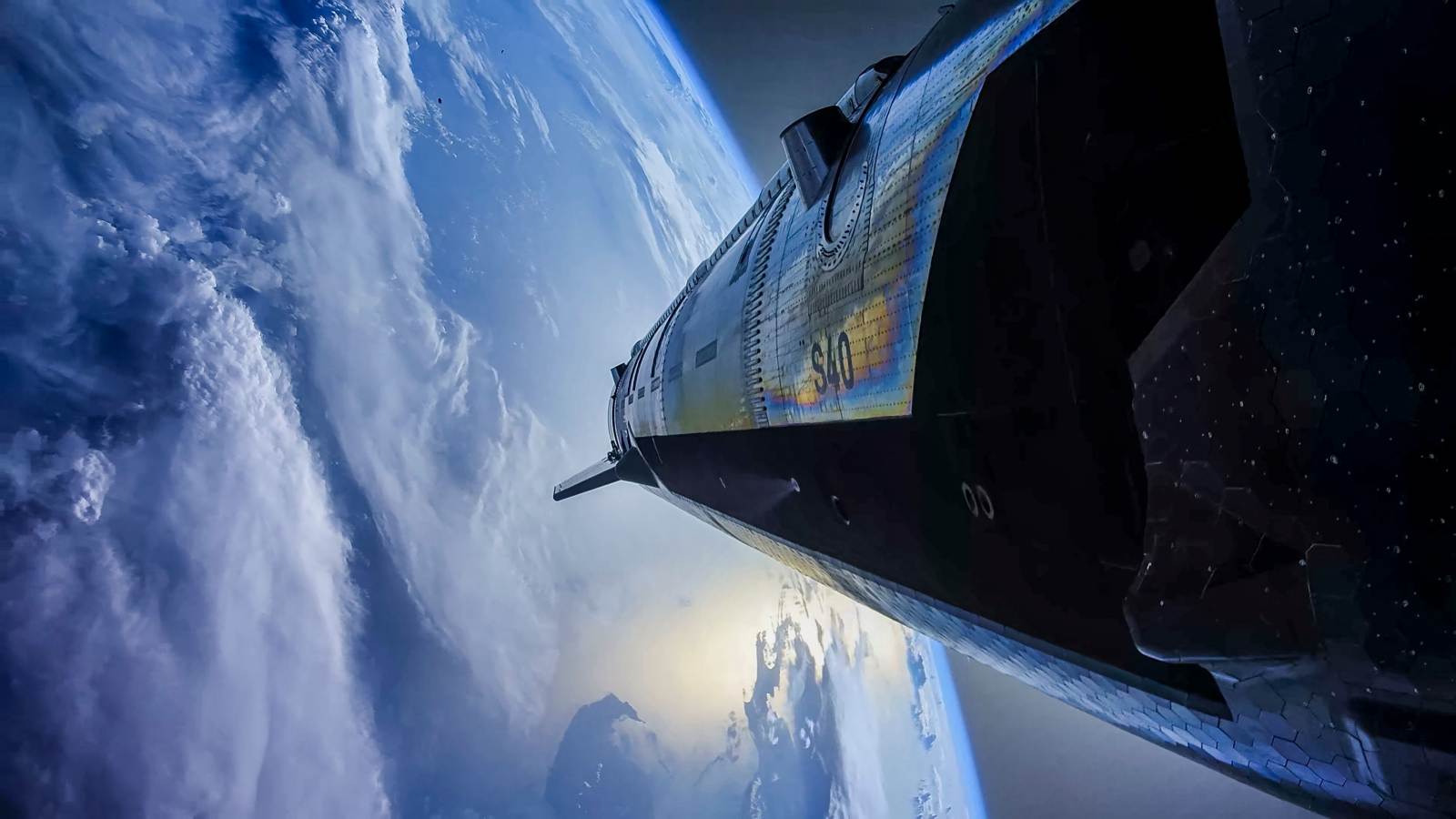 衛星通信、普及期へスペースX独走固め　安全保障リスク高まる